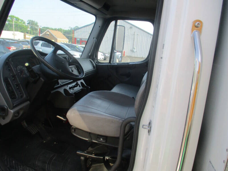 2018 Freightliner M2 106