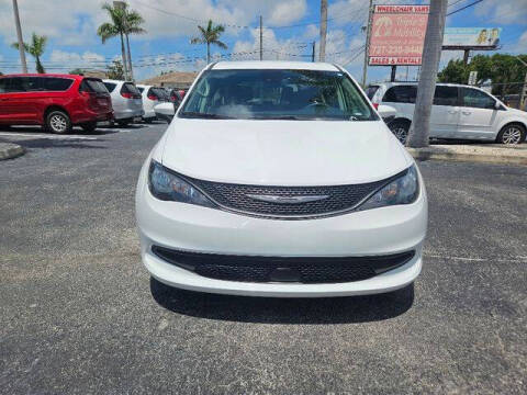2023 Chrysler Voyager LX