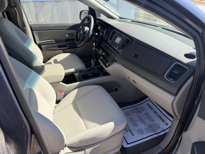 2016 Kia Sedona LX