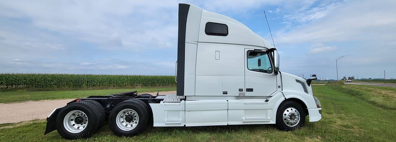 2015 Volvo VNL for sale at LANDMARK AUTO GROUP LLC in Weston, NE