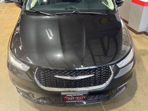 2024 Chrysler Pacifica Plug-In Hybrid Select