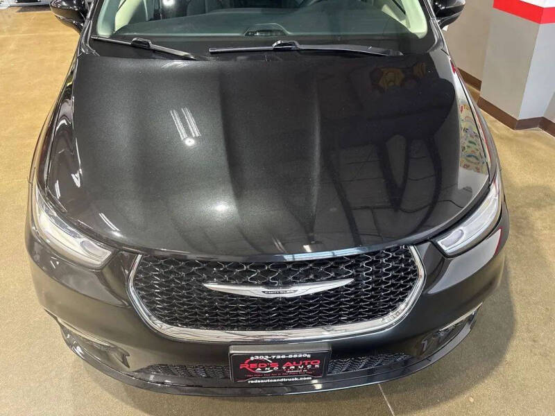 2024 Chrysler Pacifica Plug-In Hybrid Select