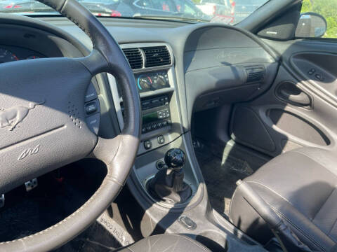 2004 Ford Mustang GT Deluxe