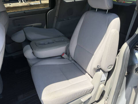 2016 Kia Sedona LX