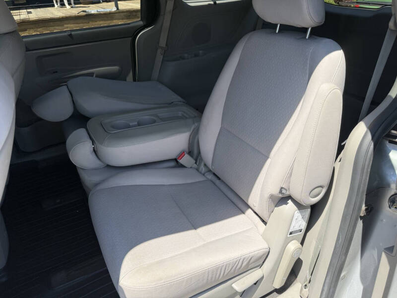 2016 Kia Sedona LX