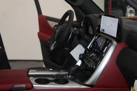 2025 Lexus LX 700h F SPORT Handling