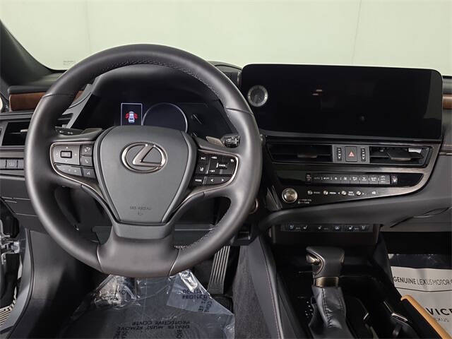 2024 Lexus ES 250
