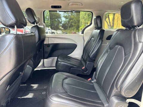 2020 Chrysler Voyager LXi