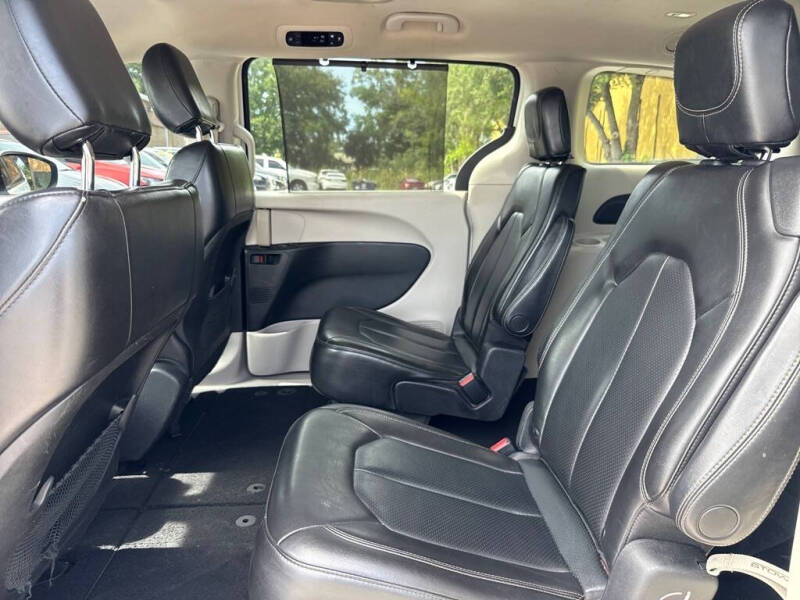 2020 Chrysler Voyager LXi