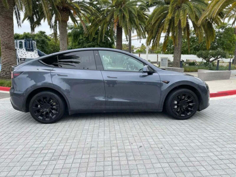 2024 Tesla Model Y Long Range