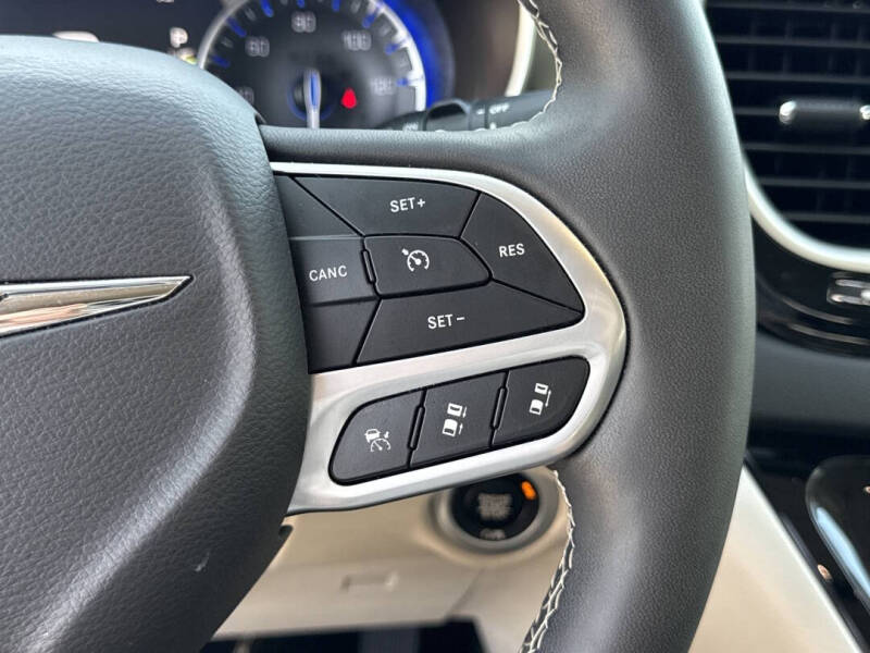 2024 Chrysler Pacifica Touring L