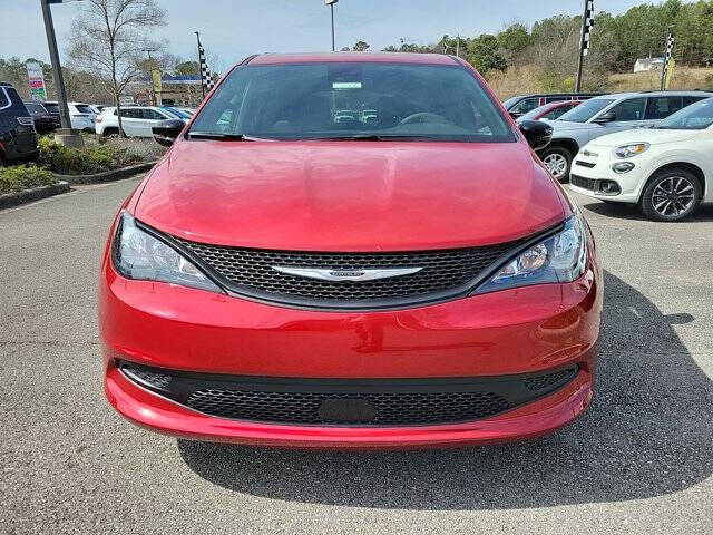 2025 Chrysler Voyager LX