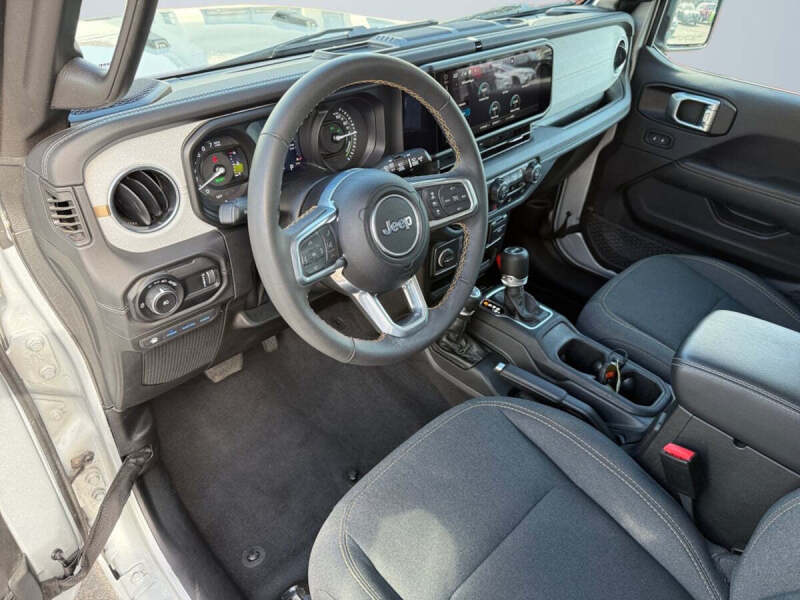 2024 Jeep Wrangler Sahara 4xe