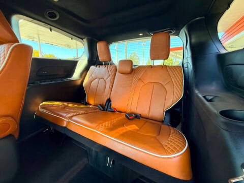 2025 Chrysler Pacifica Plug-In Hybrid Pinnacle