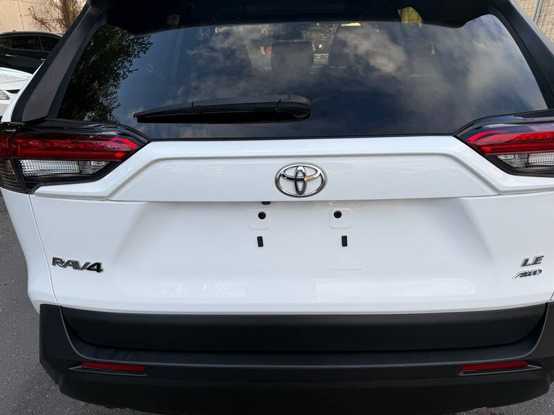 2022 Toyota RAV4 LE