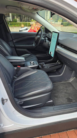 2022 Ford Mustang Mach-E Select