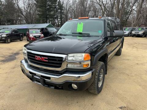 2005 GMC Sierra 2500HD for sale at Northwoods Auto & Truck Sales in Machesney Park IL