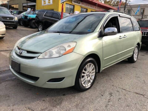 2009 Toyota Sienna for sale at Drive Deleon in Yonkers NY