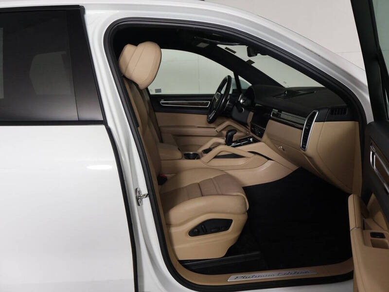 2023 Porsche Cayenne Platinum Edition