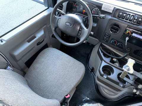 2013 Ford E-Series E-450 SD