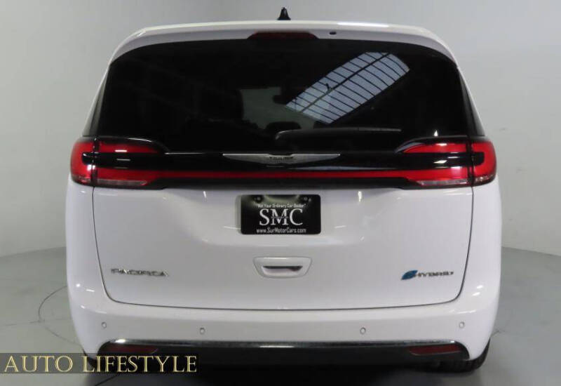 2024 Chrysler Pacifica Plug-In Hybrid S Appearance