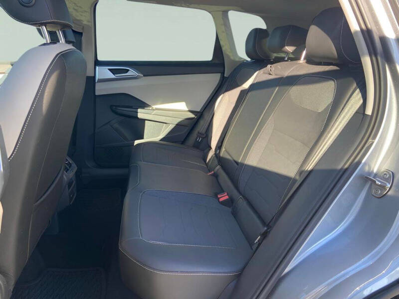 2025 Volkswagen Taos SE 4Motion