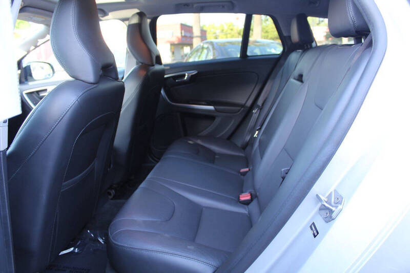 2018 Volvo V60 Cross Country T5 Premier