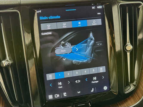 2023 Volvo XC60 B5 Plus Dark Theme