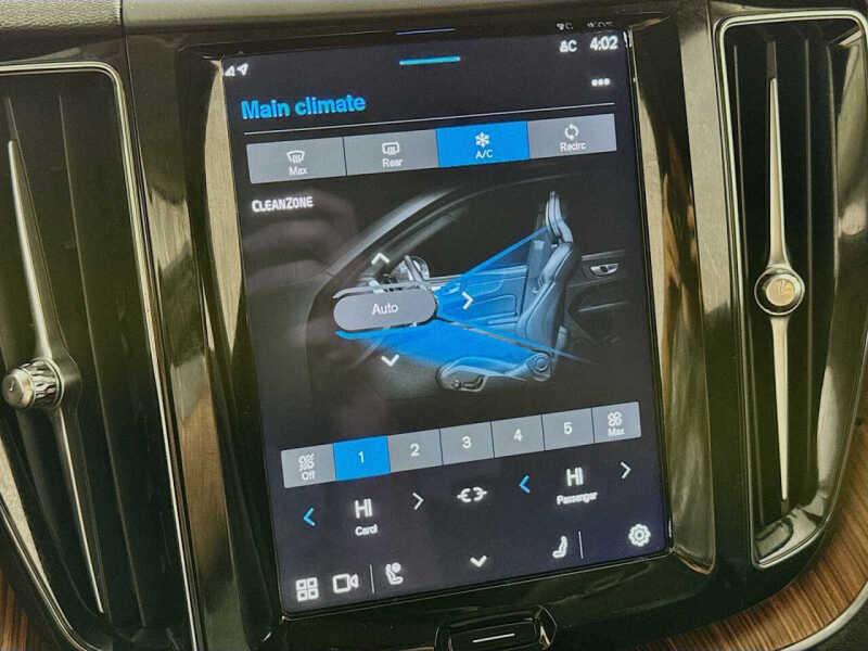 2023 Volvo XC60 B5 Plus Dark Theme