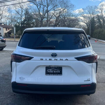 2024 Toyota Sienna LE 8-Passenger