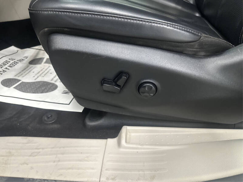 2020 Chrysler Voyager LXi