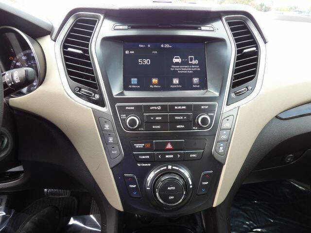 2017 Hyundai Santa Fe SE