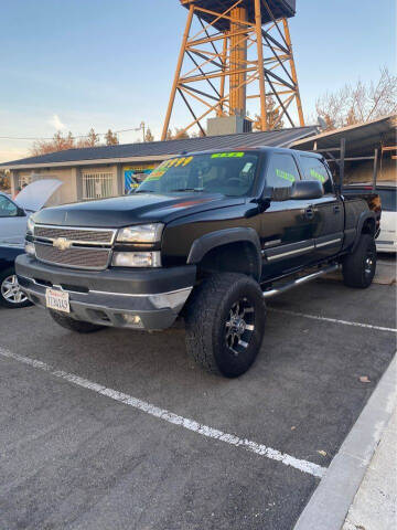 2005 Chevrolet Silverado 2500HD for sale at WESLEYS AUTO WORLD LLC in Oakdale CA