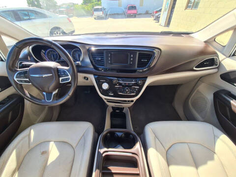 2017 Chrysler Pacifica Touring-L