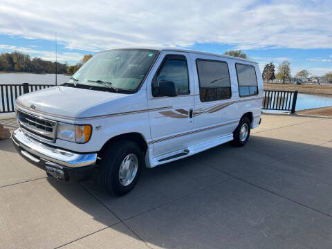 2001 Ford E-Series for sale at Pederson's Classics in Tea SD