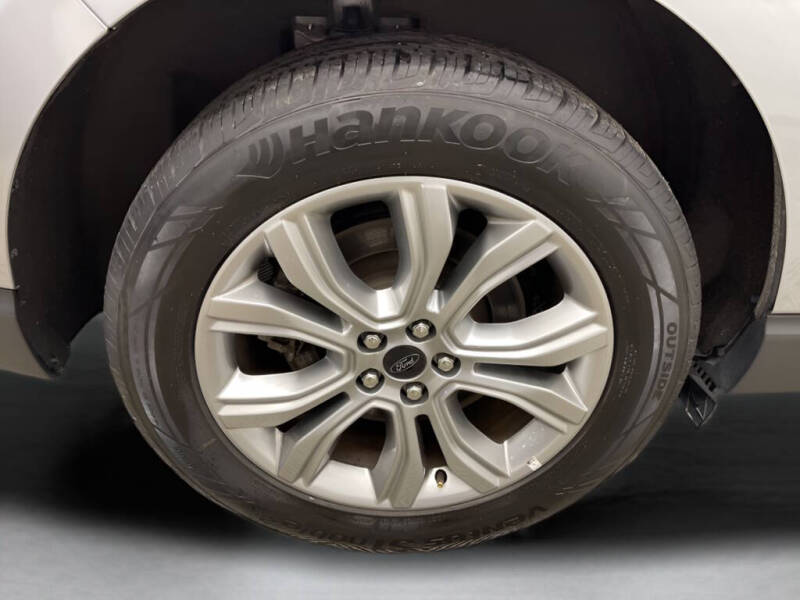 2024 Ford Edge Titanium