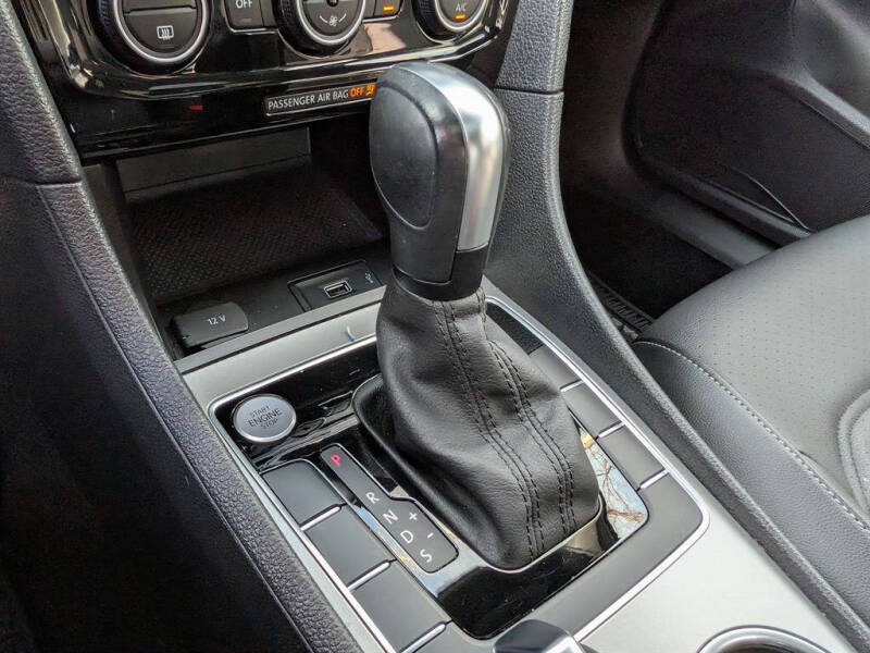 2021 Volkswagen Passat R-Line