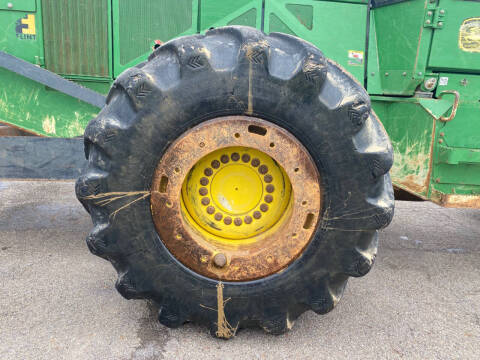 2017 John Deere 748L