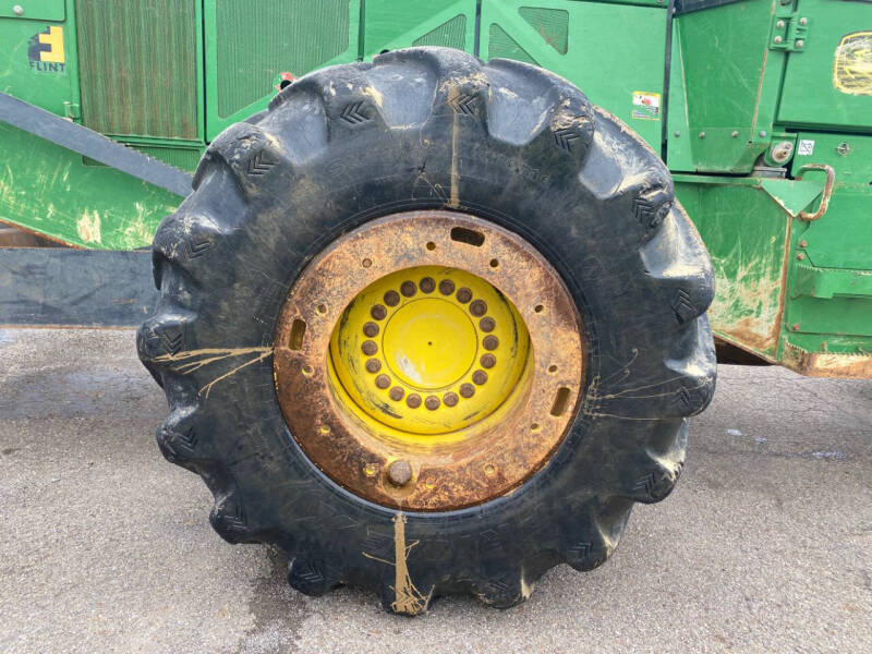 2017 John Deere 748L