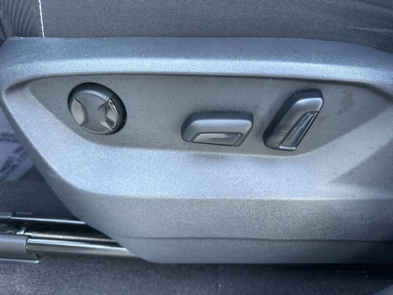 2025 Volkswagen Atlas Cross Sport SE