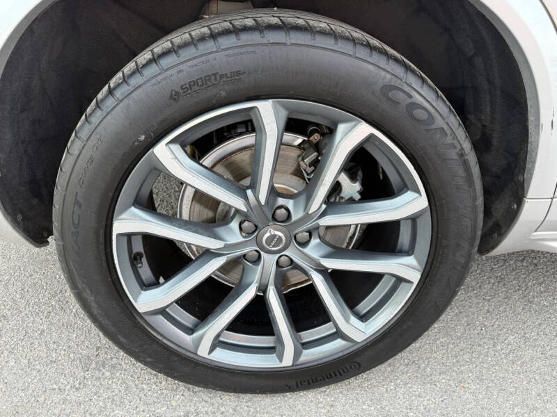 2017 Volvo XC90 T6 Momentum