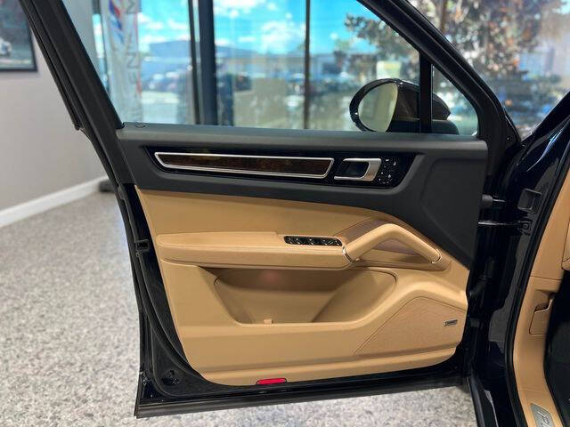 2023 Porsche Cayenne Platinum Edition