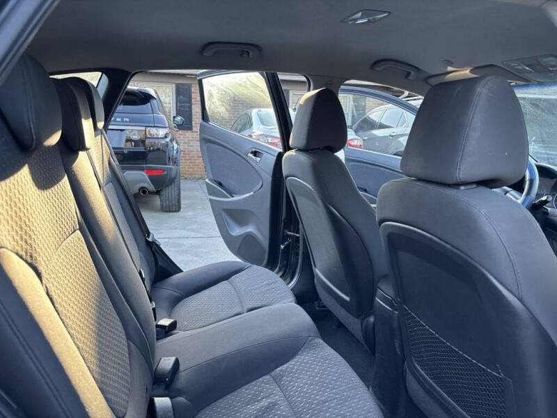 2012 Hyundai Accent SE