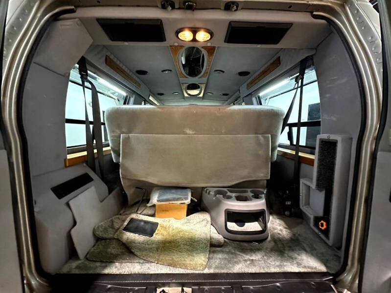 2002 Ford E-Series E-250 SD