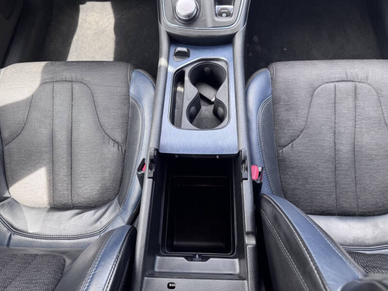 2016 Chrysler 200 S