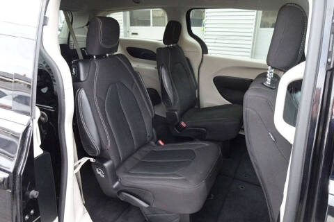 2024 Chrysler Voyager LX