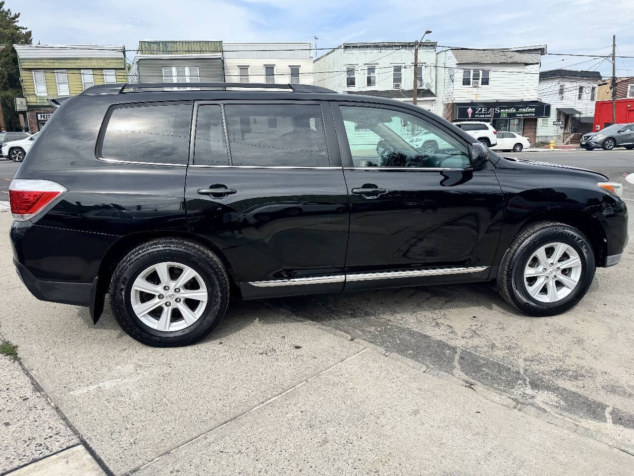 View vehicle photo 6