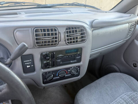 2000 Chevrolet S-10 LS