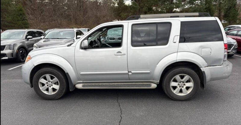 2011 Nissan Pathfinder LE