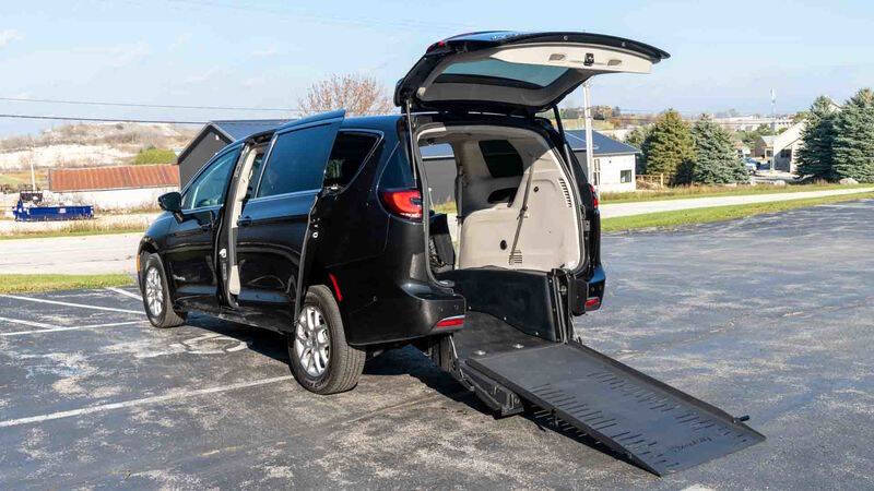 Used 2024 Chrysler Pacifica Touring L with VIN 2C4RC1BG3RR100577 for sale in Valders, WI